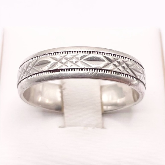 Size 11 Sterling Silver Engraved Band Ring - Picture 1 of 7